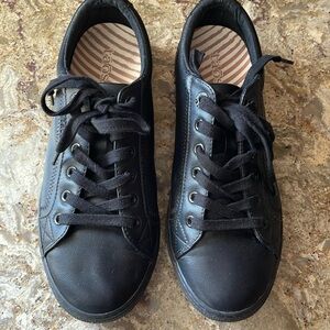 Women’s Black Leather Taos Sneakers size 8 1/2